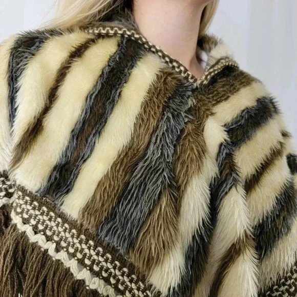 Vintage 70s Western Fur Fringe Poncho Bolero Fringe Collar / Shawl - Picture 3 of 11